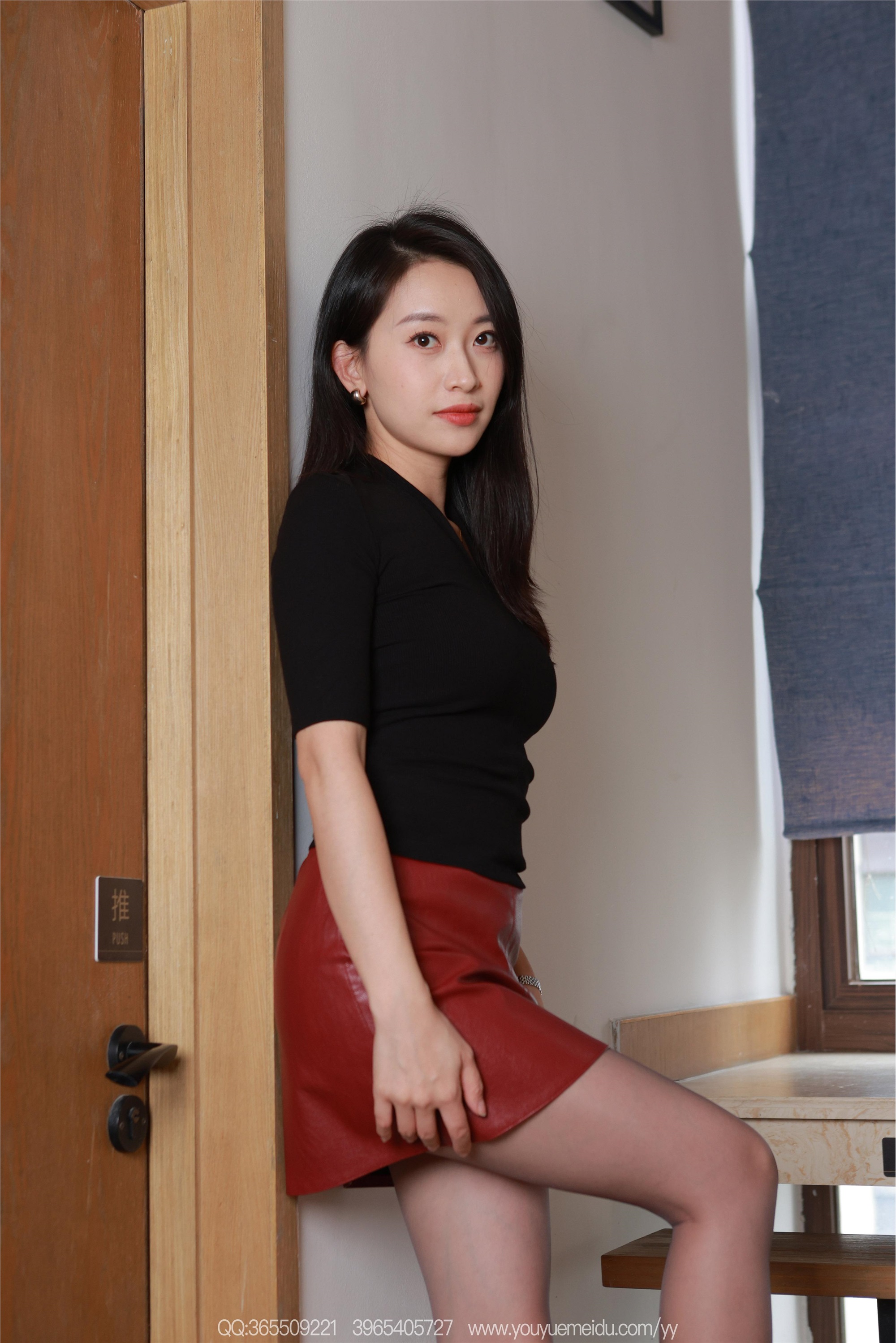 IESS异思趣向  2025.11.12 丝享家 2208 小婕《红色小皮裙》